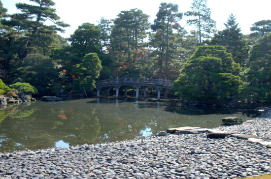 Oikeniwa garden bridge