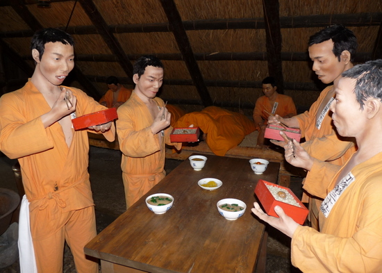 Prisoners Eating